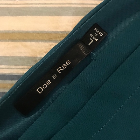 Green chiffon dress - Picture 2 of 3